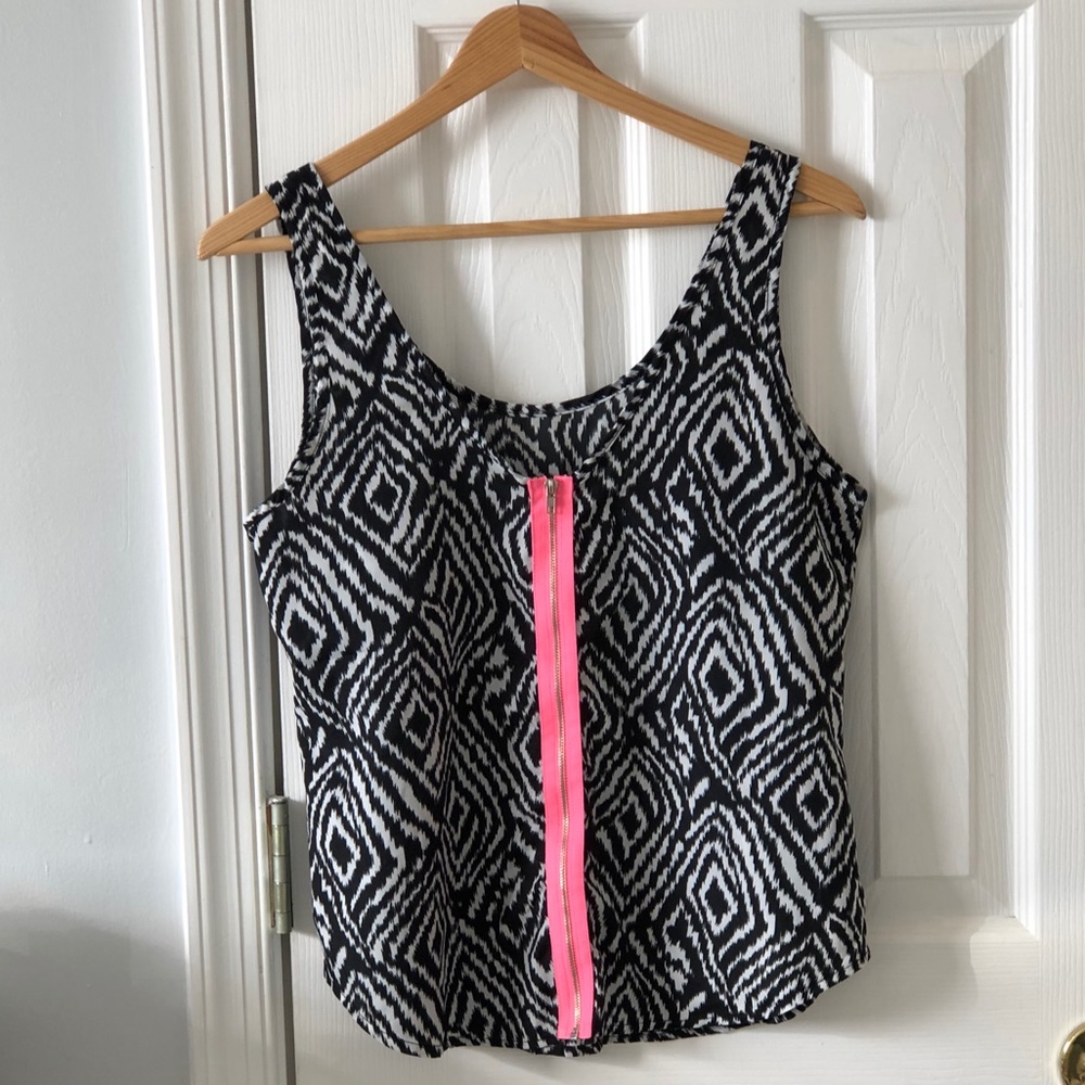 Scoop neck graphic tank top